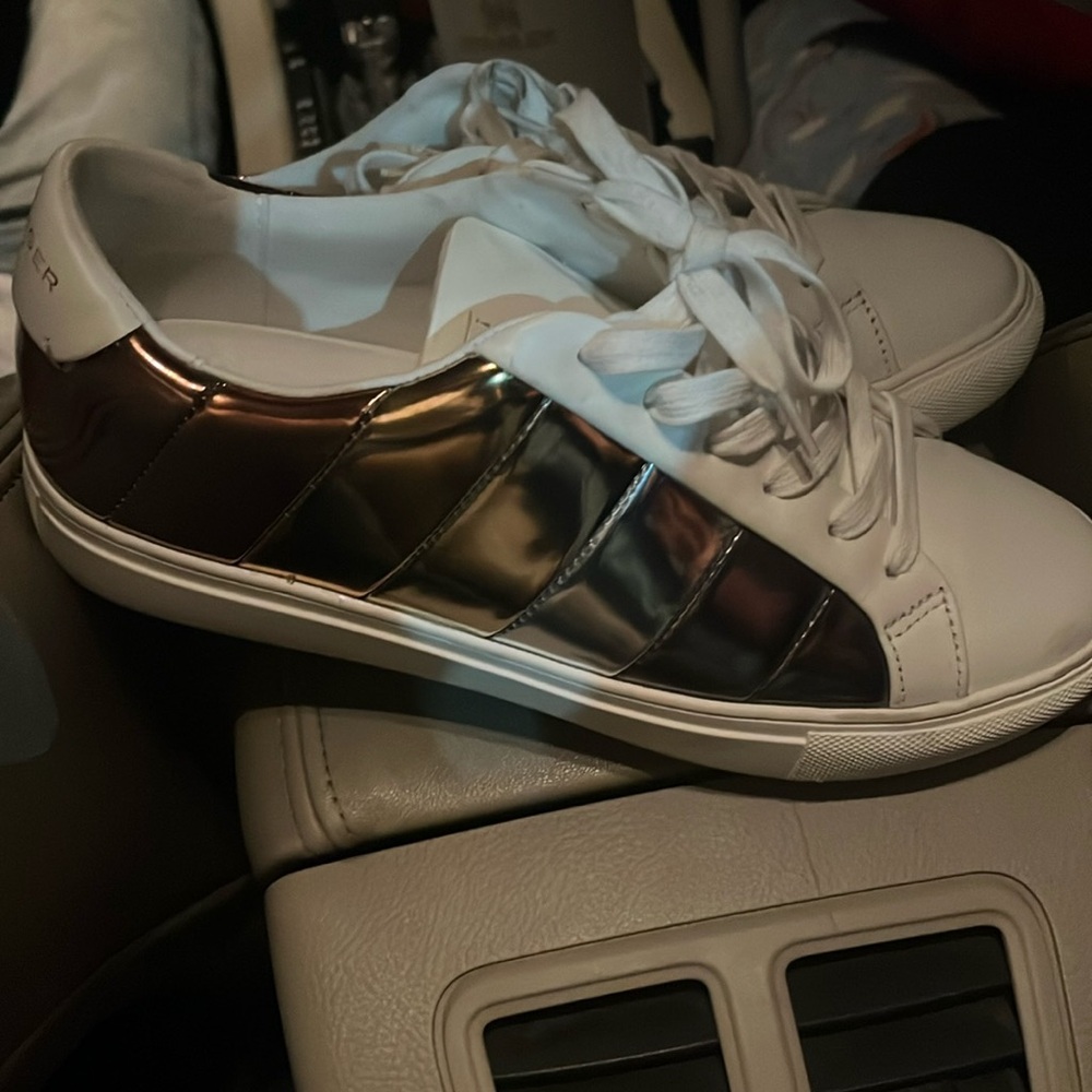 They are women kurt  geigers size 40 in Europe white
